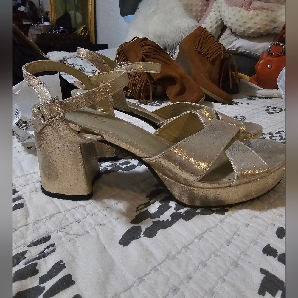Kenneth Cole Reaction Metallic Gold Block Heel Sandals
